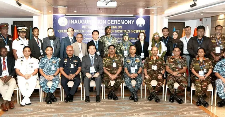 প্রশিক্ষণ কর্মশালায় প্রশিক্ষকদের নিয়ে ছবি